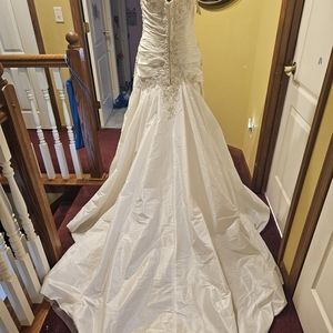 New Maggie Sottero Ivory Wedding Gown Size 12